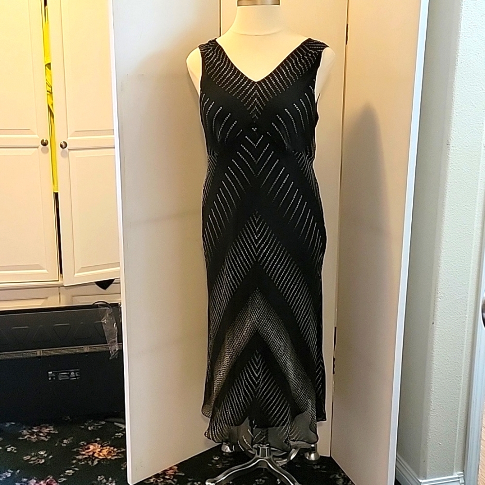 Gorgous Alfani Maxi Dress Black with V Dot Designs Size 14W